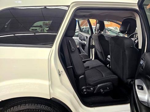 Used 2018 Dodge Journey SE image 31