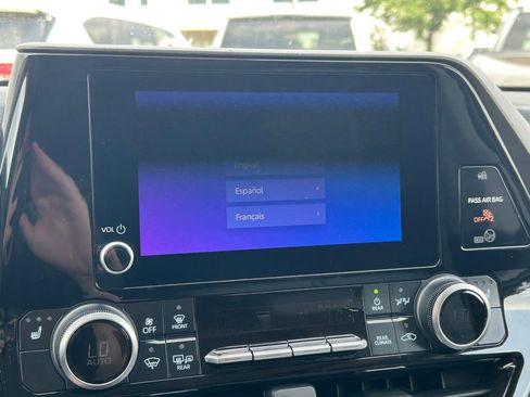 Certified 2025 Toyota Highlander XLE FWD image 35