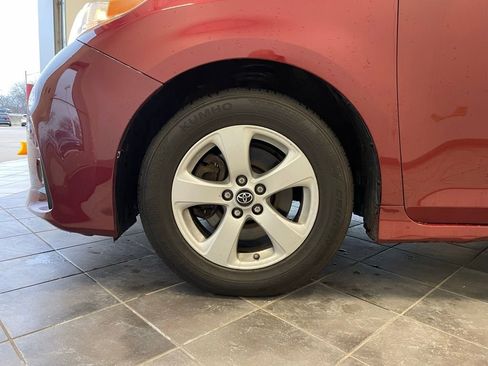 Used 2020 Toyota Sienna LE image 16