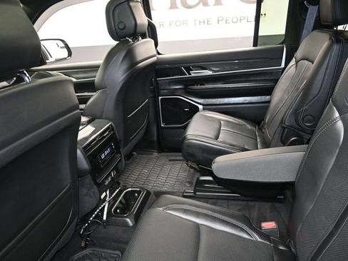Used 2022 Jeep Wagoneer Series III w/ Premium Group I AWD/4WD image 24