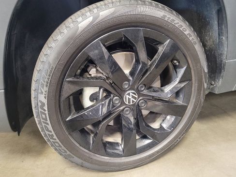 Used 2023 Volkswagen Taos SE w/ Black Wheel Package FWD image 31