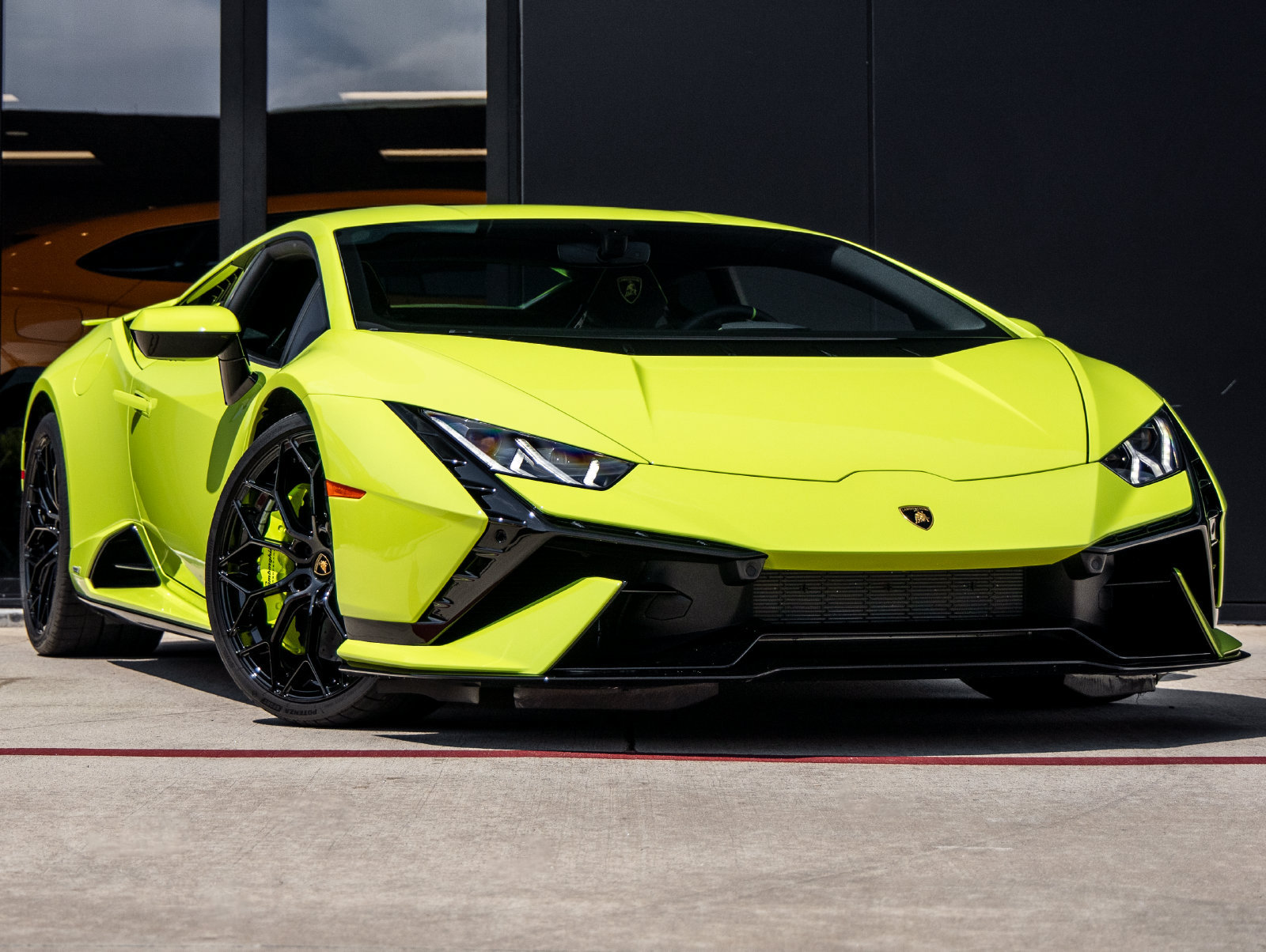 Used 2024 Lamborghini Huracan Tecnica RWD image 2