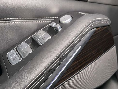 Used 2023 BMW X7 xDrive40i w/ Executive Package image 42