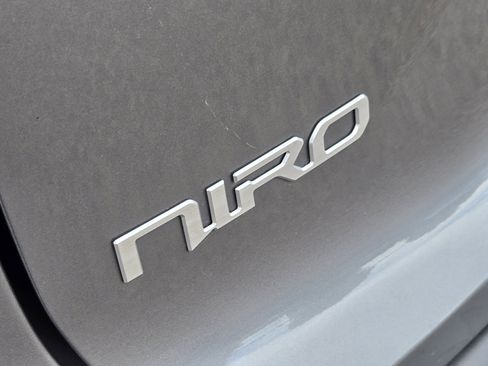 Used 2024 Kia Niro EX Touring FWD image 12