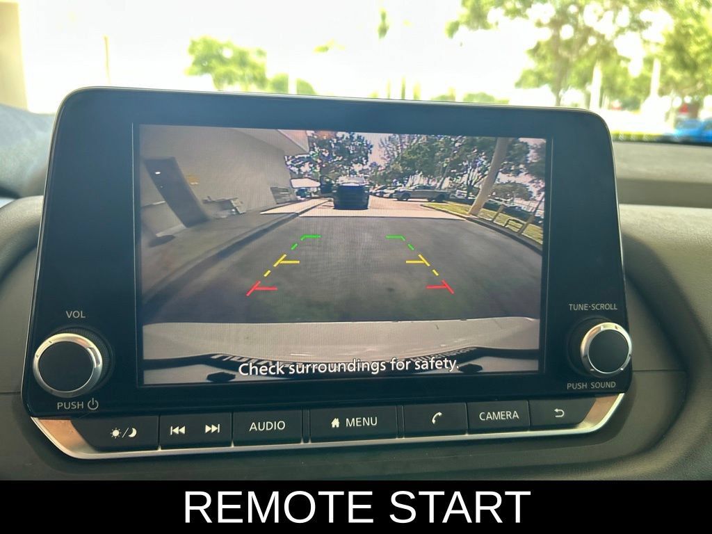 Used 2024 Nissan Rogue S FWD image 11