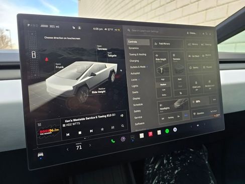 Used 2025 Tesla Cybertruck AWD Crew Cab image 43