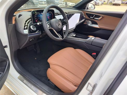 New 2026 Mercedes-Benz E 350 4MATIC Sedan image 2