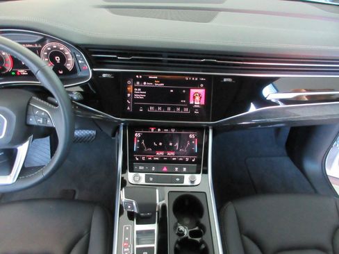 Used 2025 Audi Q7 3.0T Premium Plus w/ Premium Plus Package AWD/4WD image 57