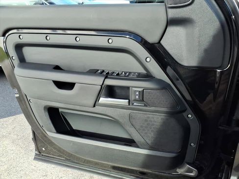Used 2025 Land Rover Defender 110 S image 9