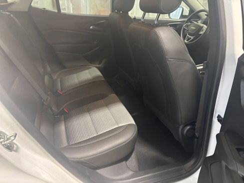 Used 2025 Chevrolet Trax LT w/ LT Convenience Package image 38