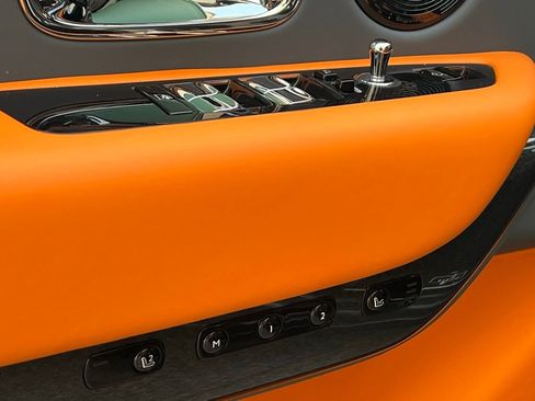 Used 2025 Rolls-Royce Cullinan Black Badge image 14