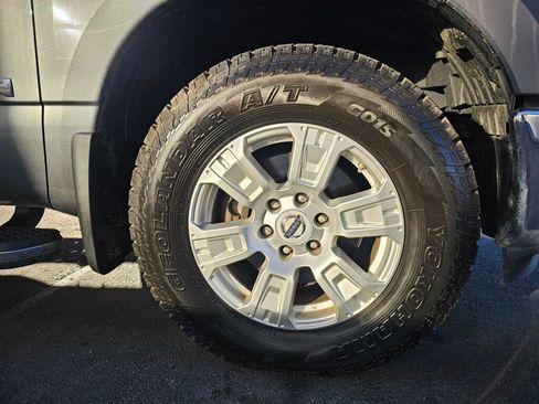 Used 2017 Nissan Titan SV image 9