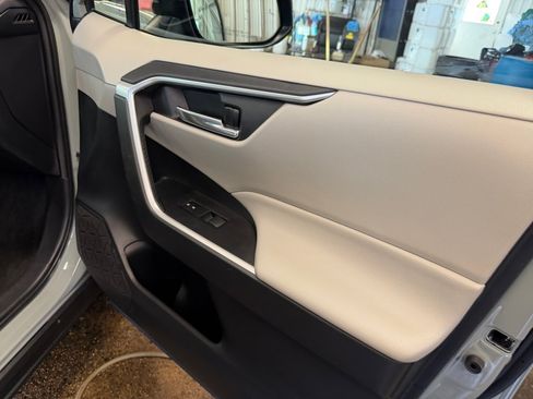 Used 2021 Toyota RAV4 XLE w/ Convenience Package AWD/4WD image 31