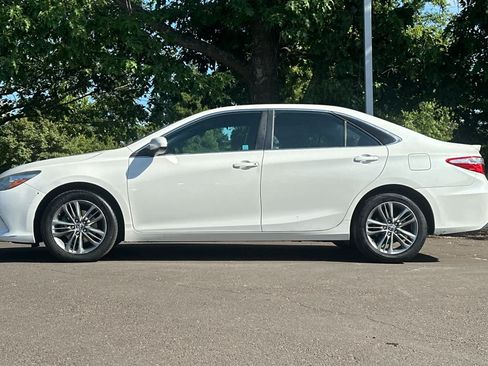 Used 2016 Toyota Camry SE FWD image 5