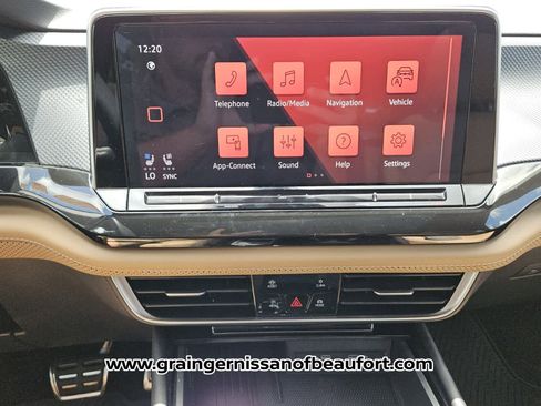 Used 2025 Volkswagen Atlas Cross Sport SEL R-Line AWD/4WD image 8