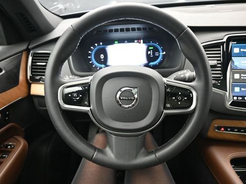 Used 2023 Volvo XC90 T8 Plus image 23