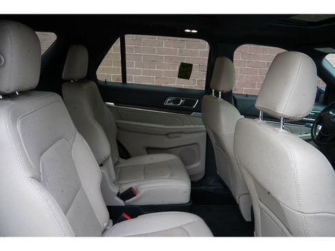 Used 2019 Ford Explorer Limited w/ Ford Safe & Smart Package image 23