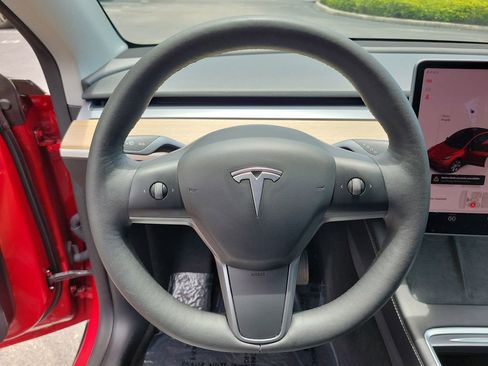 Used 2022 Tesla Model Y Long Range AWD/4WD image 27