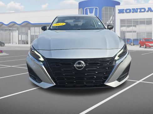 Used 2024 Nissan Altima 2.5 SV image 2