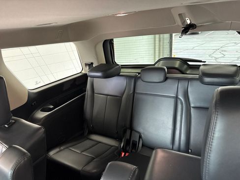 Used 2024 Ford Expedition XLT AWD/4WD image 38