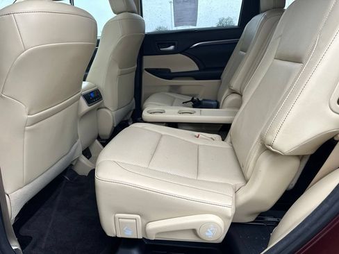 Used 2015 Toyota Highlander Limited w/ Driver Technology Package AWD/4WD image 18