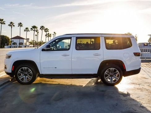 Used 2024 Jeep Wagoneer Series II w/ Flexible Seating Group image 14