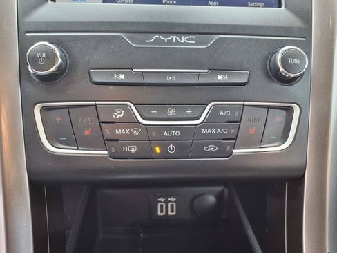 Used 2019 Ford Fusion SEL FWD image 17