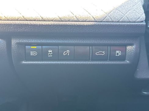 Used 2025 Toyota Camry XLE AWD/4WD image 30