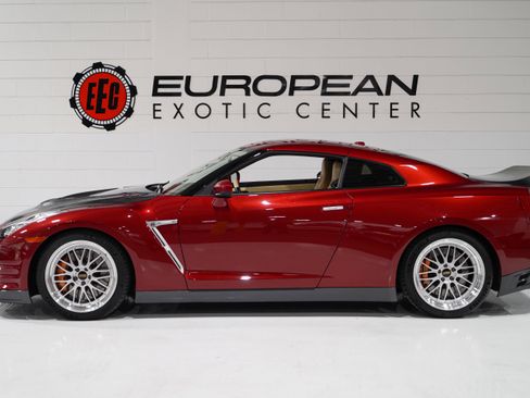 Used 2016 Nissan GT-R Premium AWD/4WD image 7