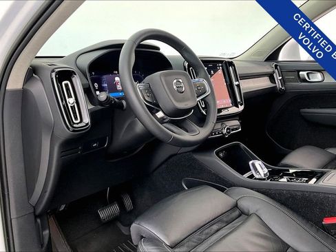 Certified 2023 Volvo XC40 B5 Ultimate w/ Protection Package Premier image 18
