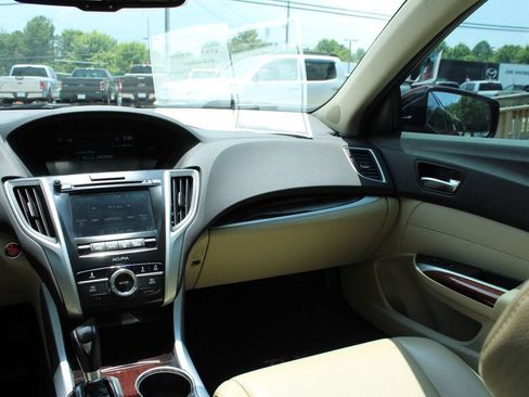 Used 2017 Acura TLX FWD image 16