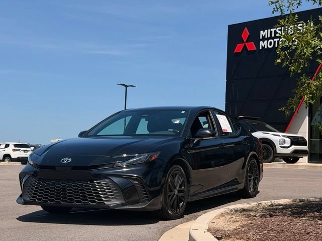 Used 2025 Toyota Camry SE FWD image 8