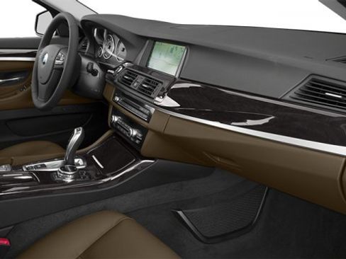 Used 2014 BMW 550i xDrive Sedan image 18