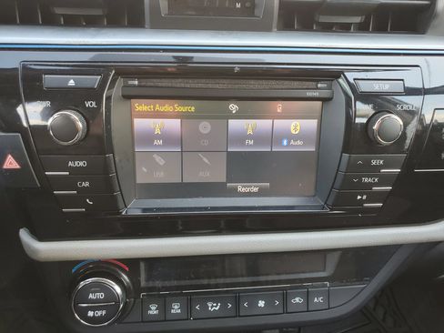 Used 2015 Toyota Corolla LE FWD image 32
