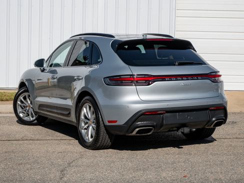 Used 2023 Porsche Macan image 3