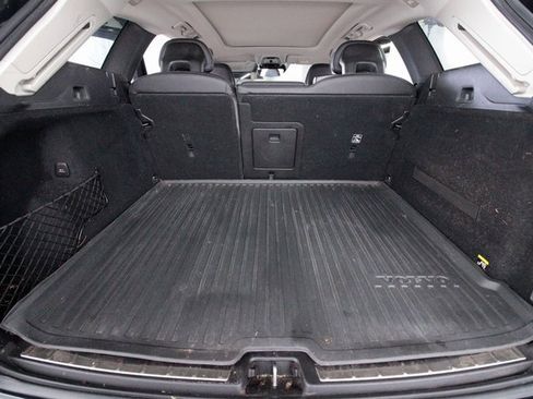 Used 2019 Volvo XC60 T5 Momentum w/ Premium Package image 32