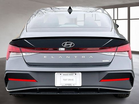 New 2025 Hyundai Elantra SEL image 4