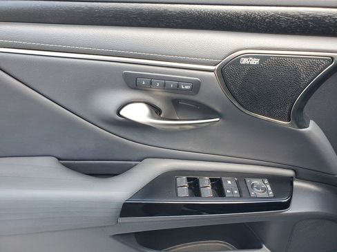 Used 2022 Lexus ES 350 Ultra Luxury w/ Accessory Package 2 image 19