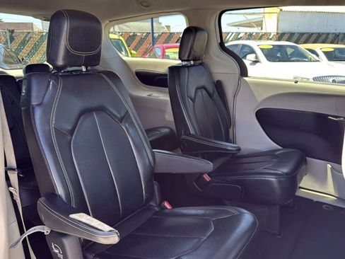 Used 2020 Chrysler Voyager Lxi image 22