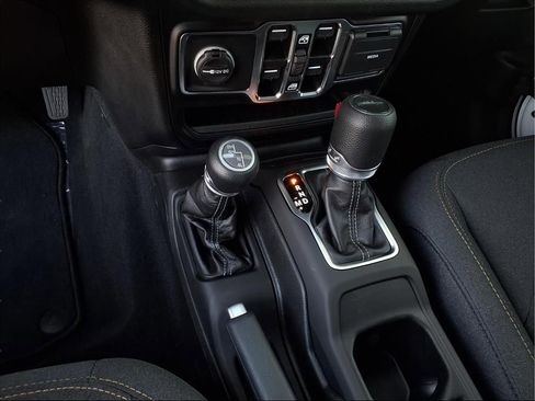 New 2025 Jeep Gladiator Sport image 9