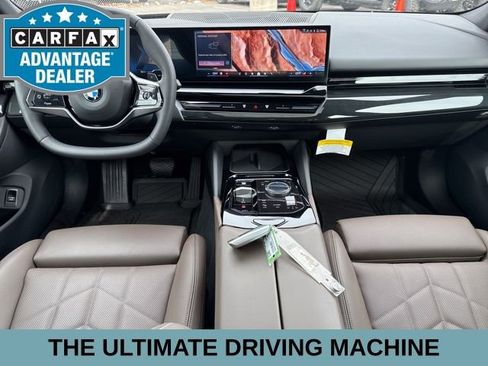 Used 2025 BMW 530i xDrive w/ Premium Package AWD/4WD image 4
