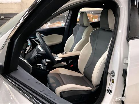 Used 2025 BMW X2 xDrive28i w/ Technology Package image 27