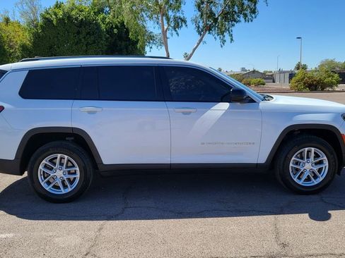 Used 2023 Jeep Grand Cherokee L Laredo image 10