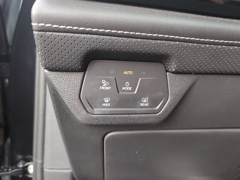 Used 2024 Volkswagen Atlas SE FWD image 19