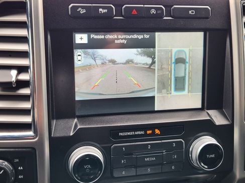 Used 2017 Ford F150 Platinum w/ Equipment Group 701A Luxury image 17