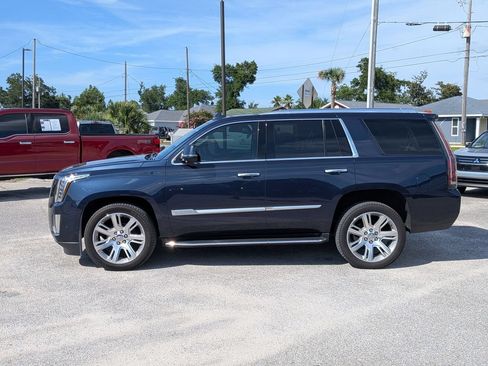 Used 2020 Cadillac Escalade Luxury AWD/4WD image 9