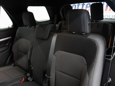 Used 2017 Ford Explorer XLT image 18