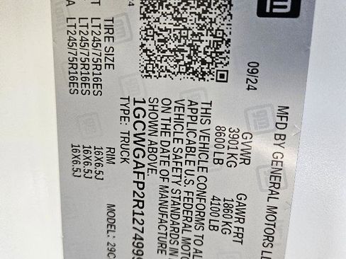 Used 2024 Chevrolet Express 2500 w/ Driver Convenience Package image 11