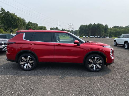 New 2025 Mitsubishi Outlander SE image 2