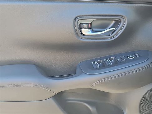 Used 2025 Honda HR-V EX-L image 11